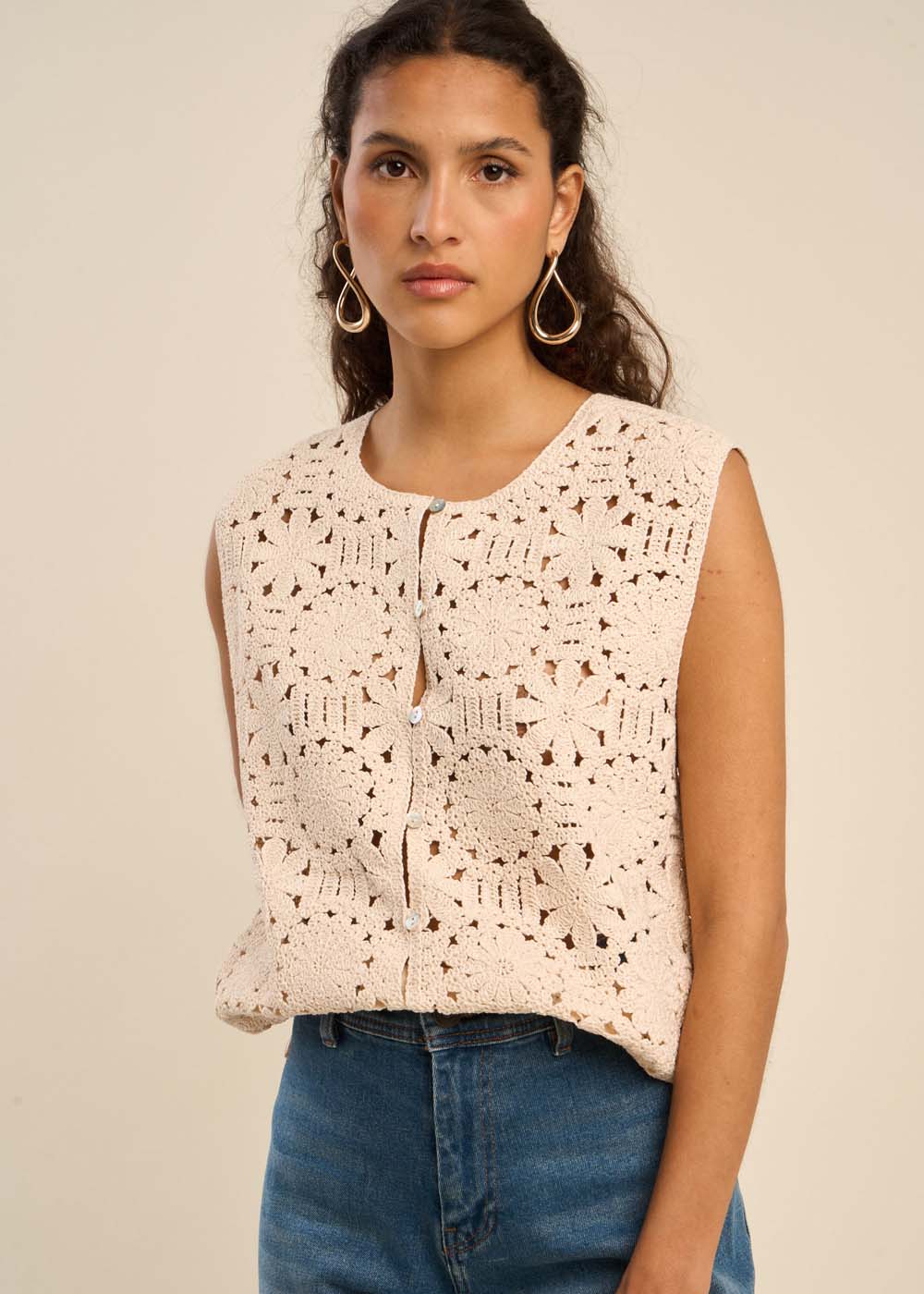 Top en maille et boutons nacrés - Image 5
