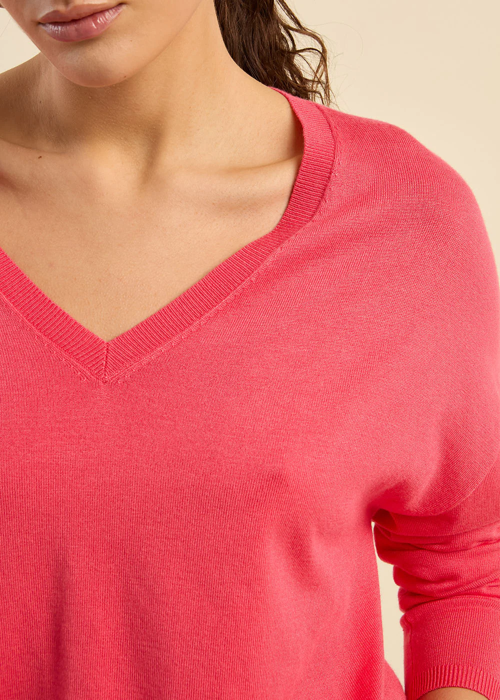 Pull maille fine col V - Image 7