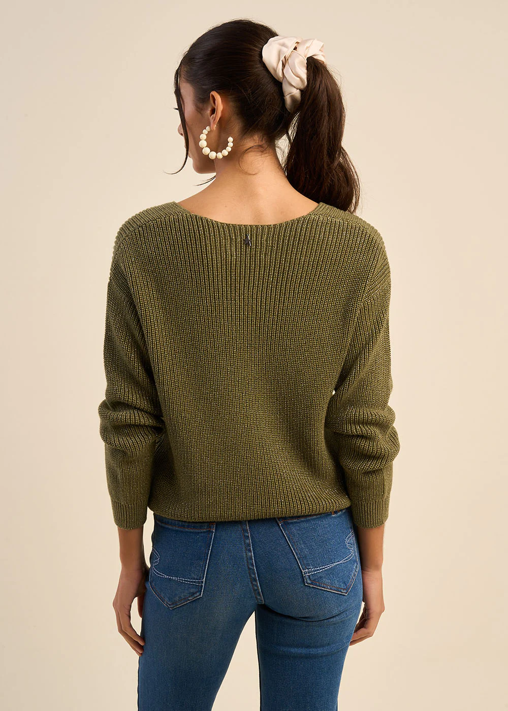 Pull ample à col V avec détails en lurex - Image 3