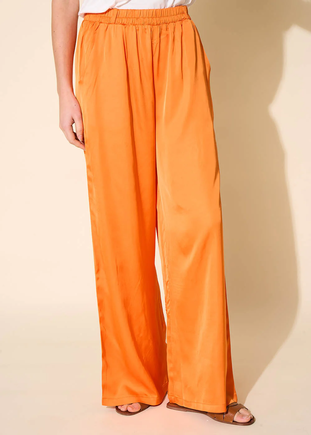 Pantalon large en satin - Image 4