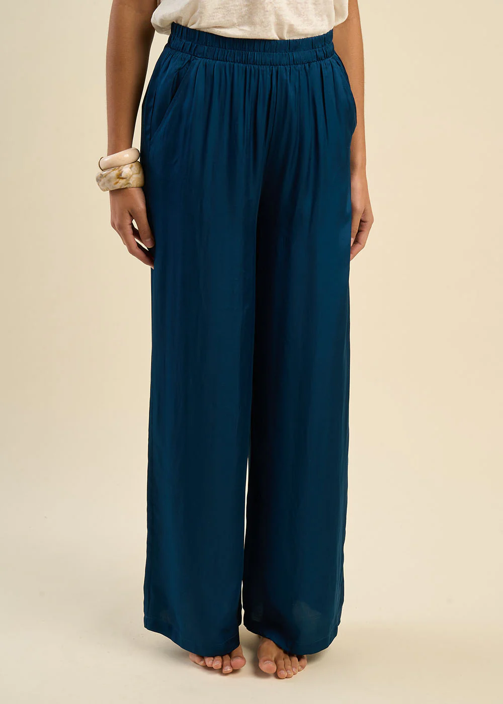 Pantalon large en satin - Image 4