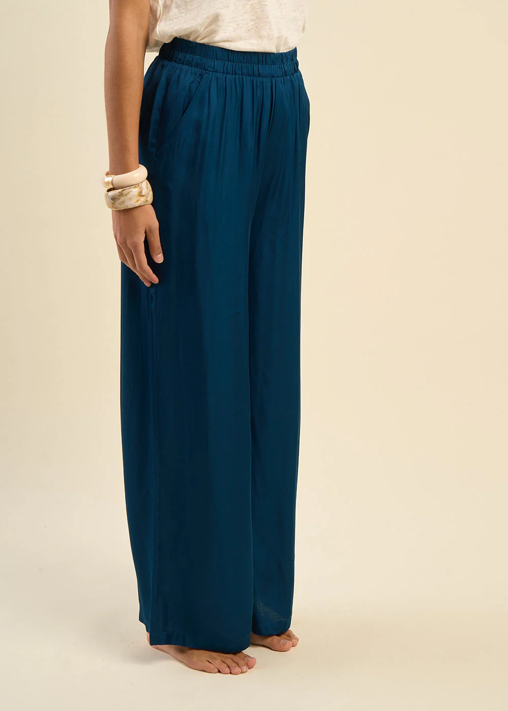 Pantalon large en satin - Image 5