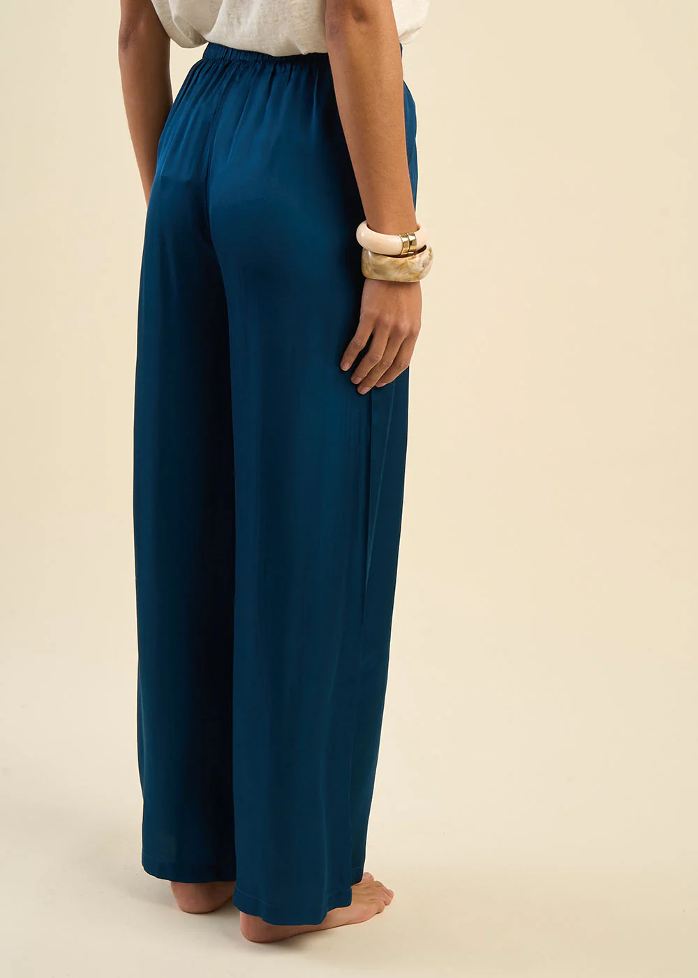 Pantalon large en satin - Image 6