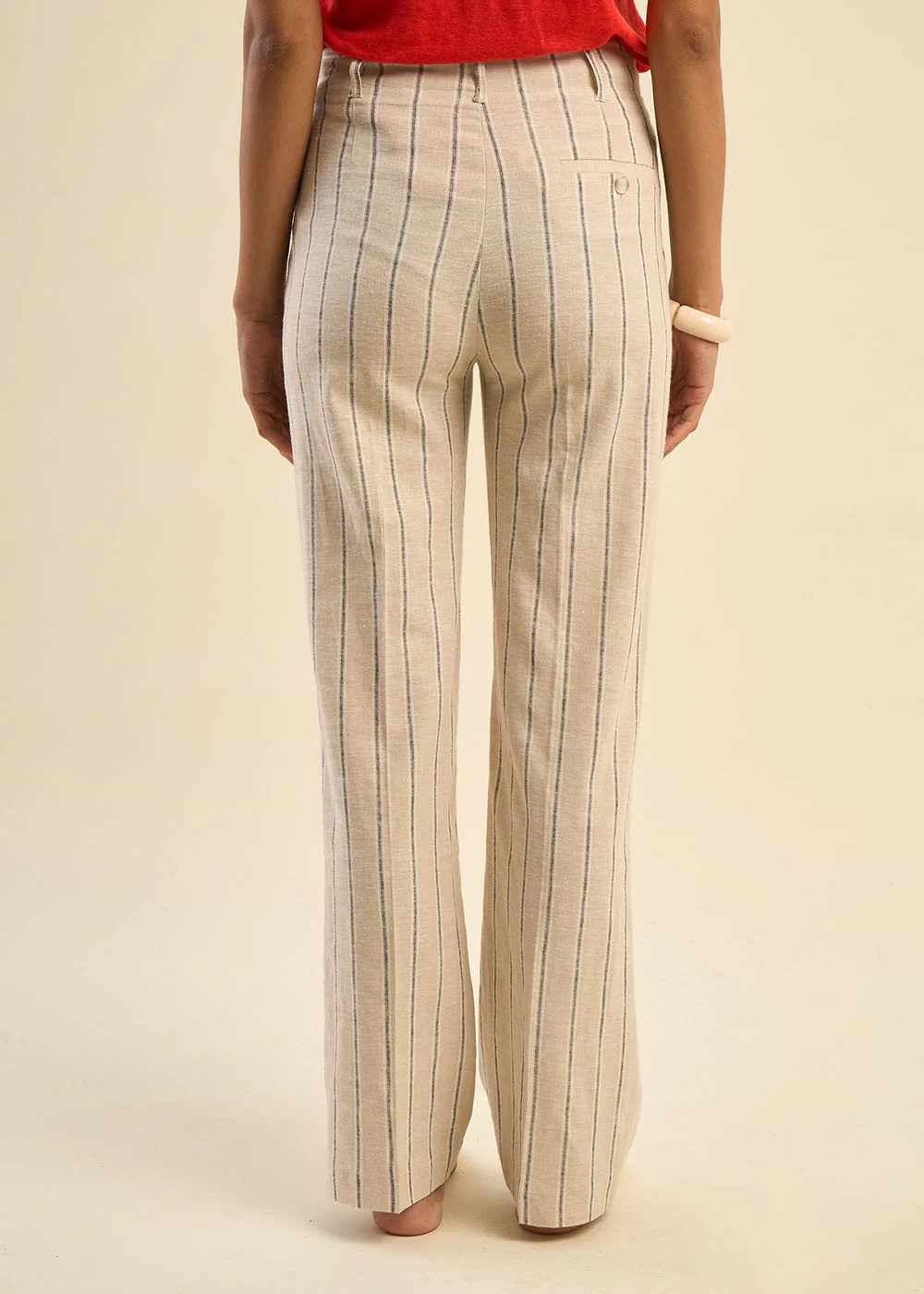 Pantalon large et habillé à fines rayures - Image 3