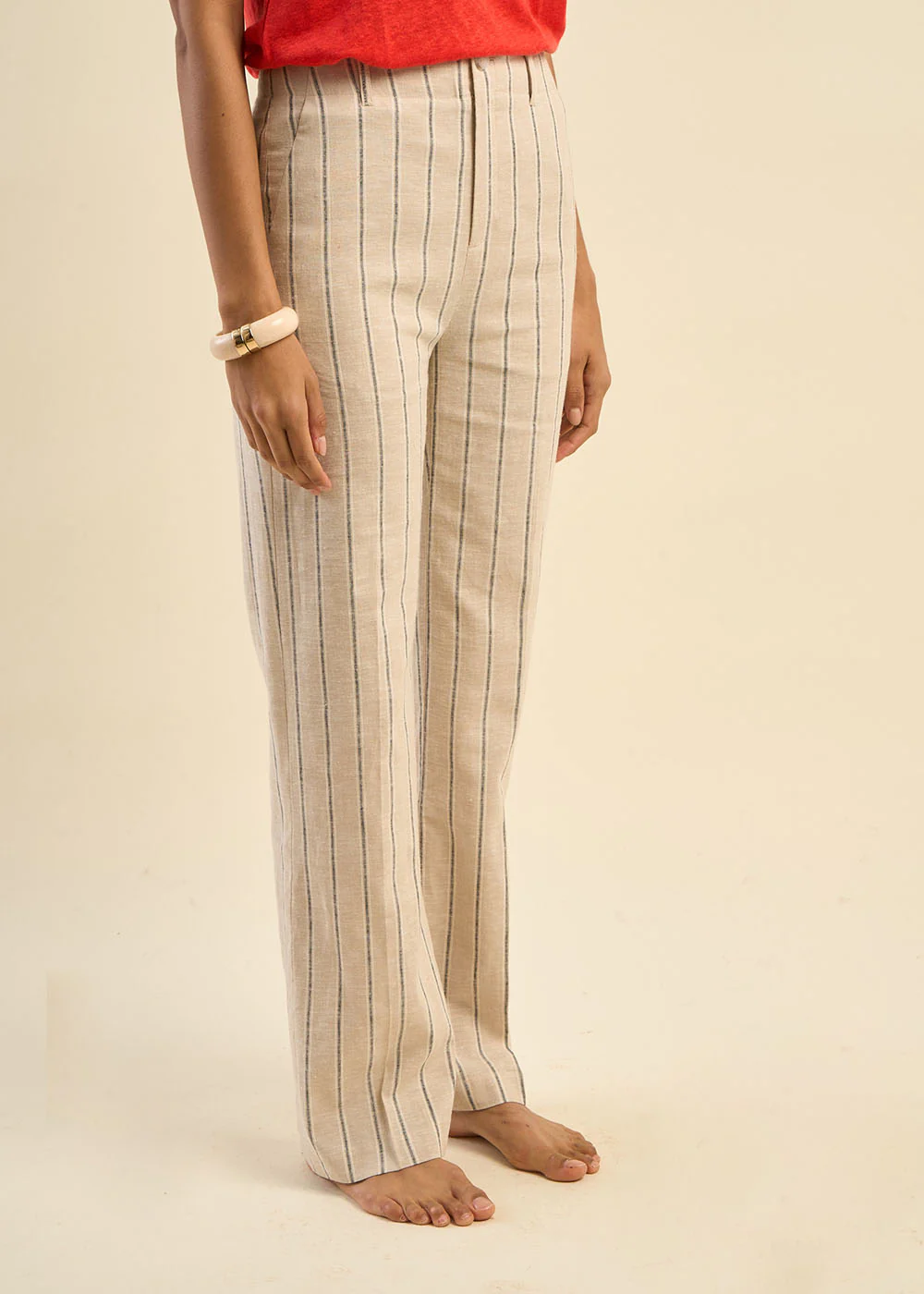 Pantalon large et habillé à fines rayures - Image 5