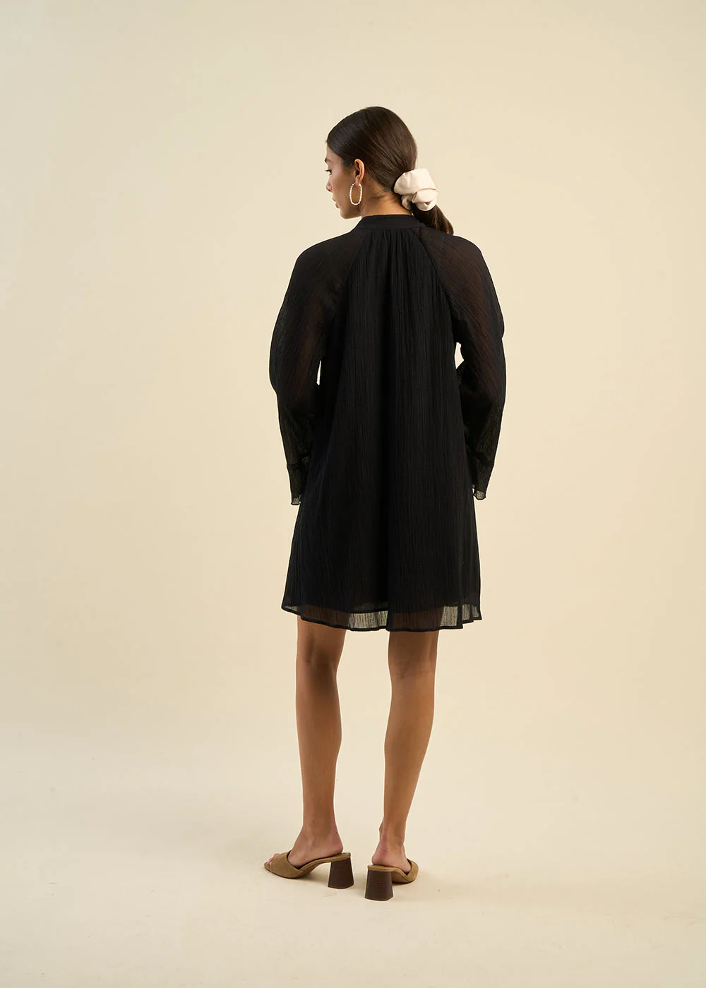 Robe courte évasée avec manches évasées - Image 3