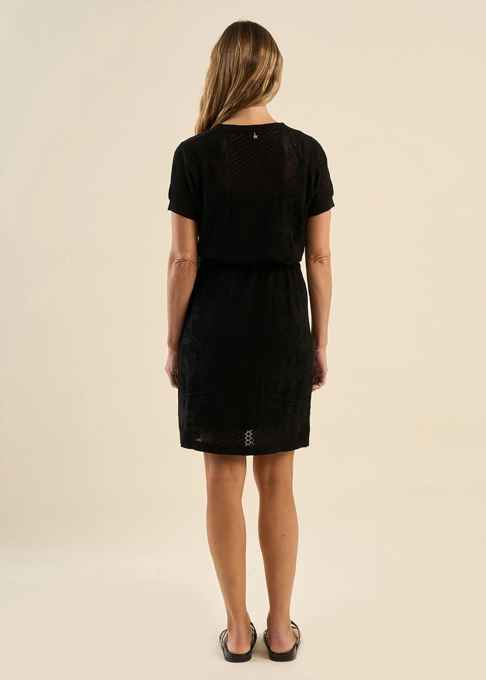 Robe courte en maille, boutonnée, ceinturée - Image 3