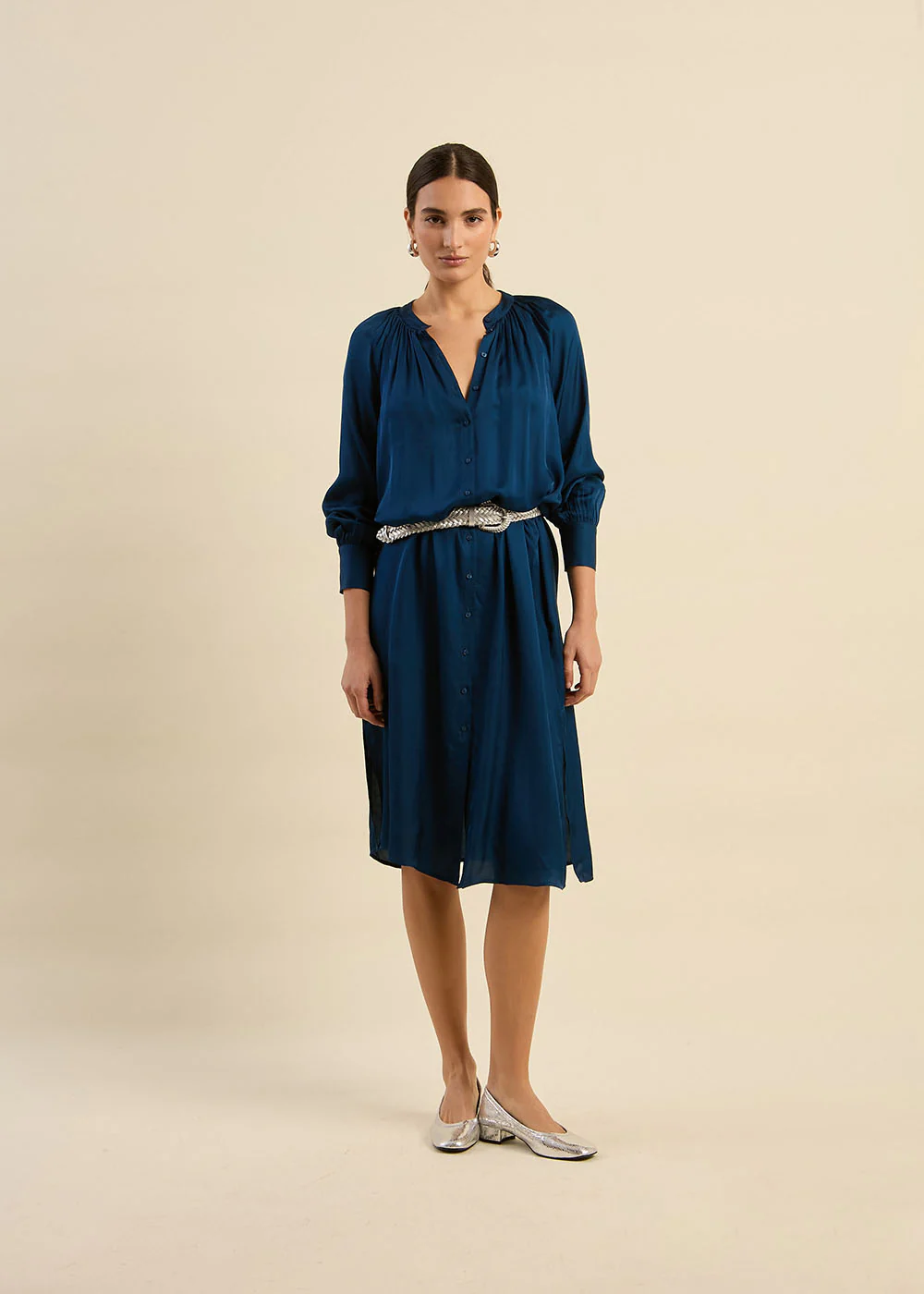 Robe chemise longue en satin - Image 4
