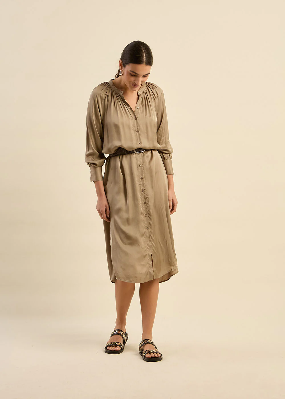 Robe chemise longue en satin - Image 4