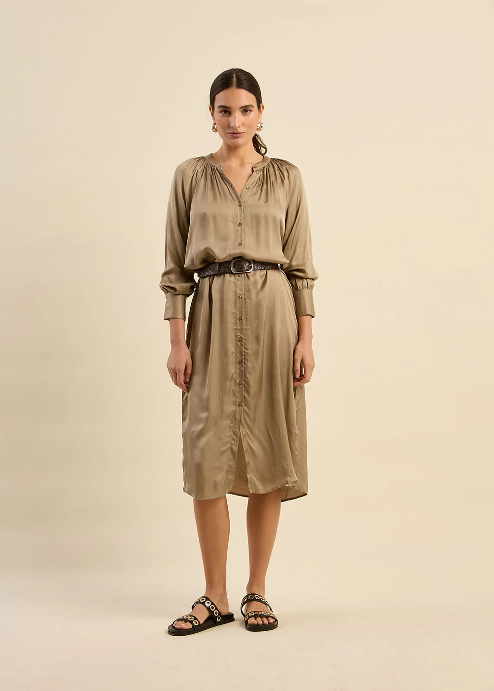 Robe chemise longue en satin - Image 5