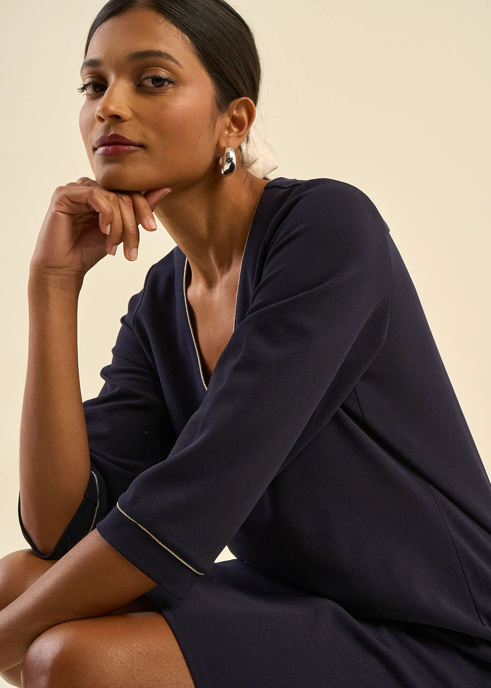 Robe courte col bijou - Image 5