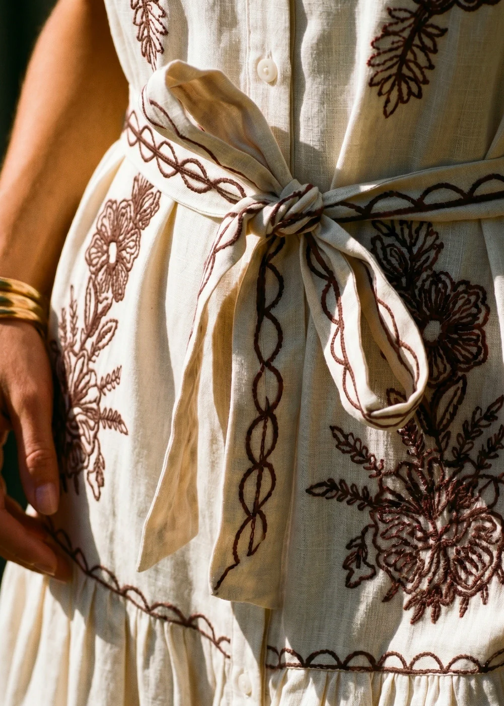 Robe courte brodée lin et coton - Image 2