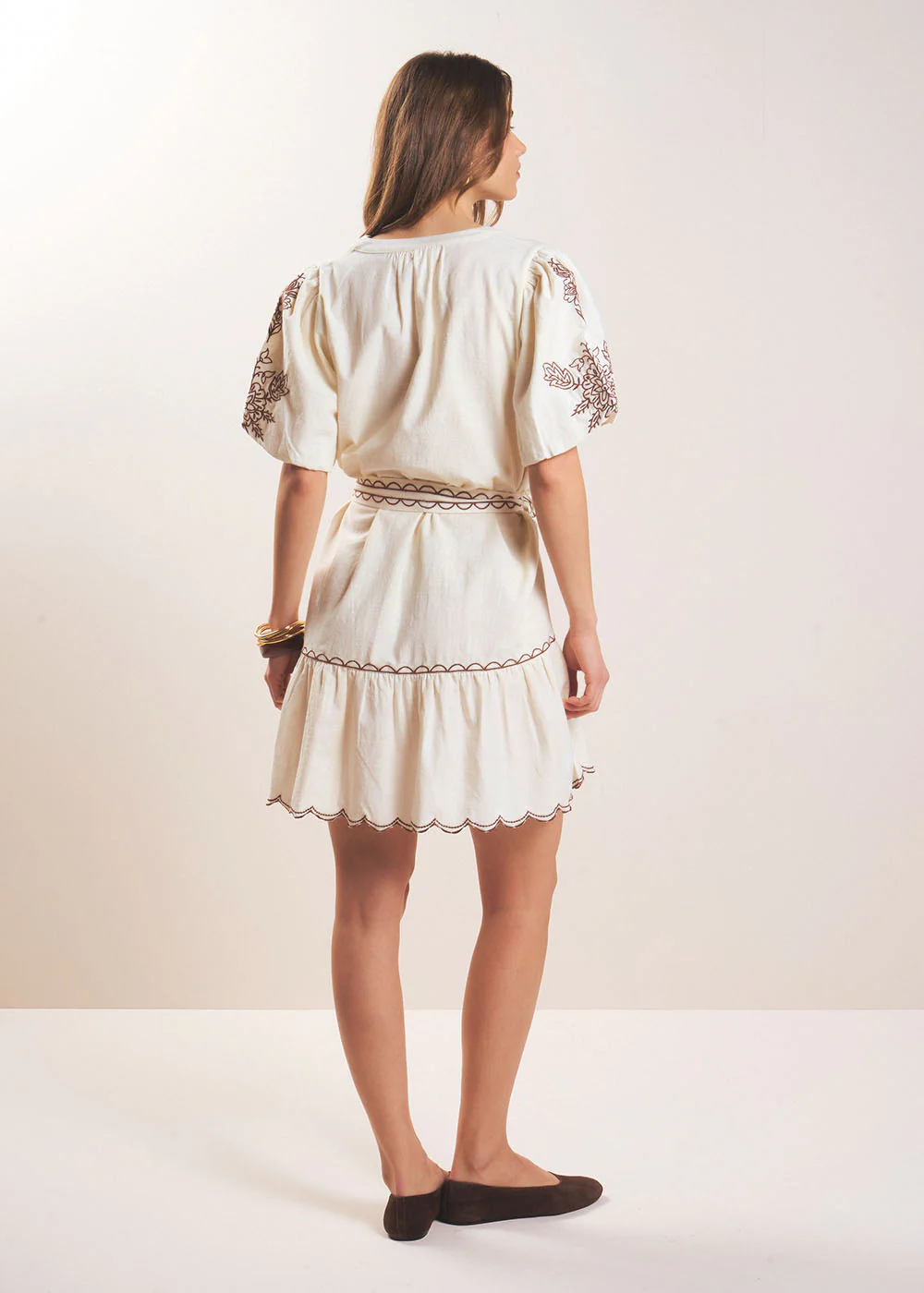Robe courte brodée lin et coton - Image 3