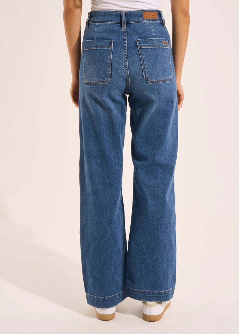 Jean à jambes larges avec revers et taille haute - Image 3
