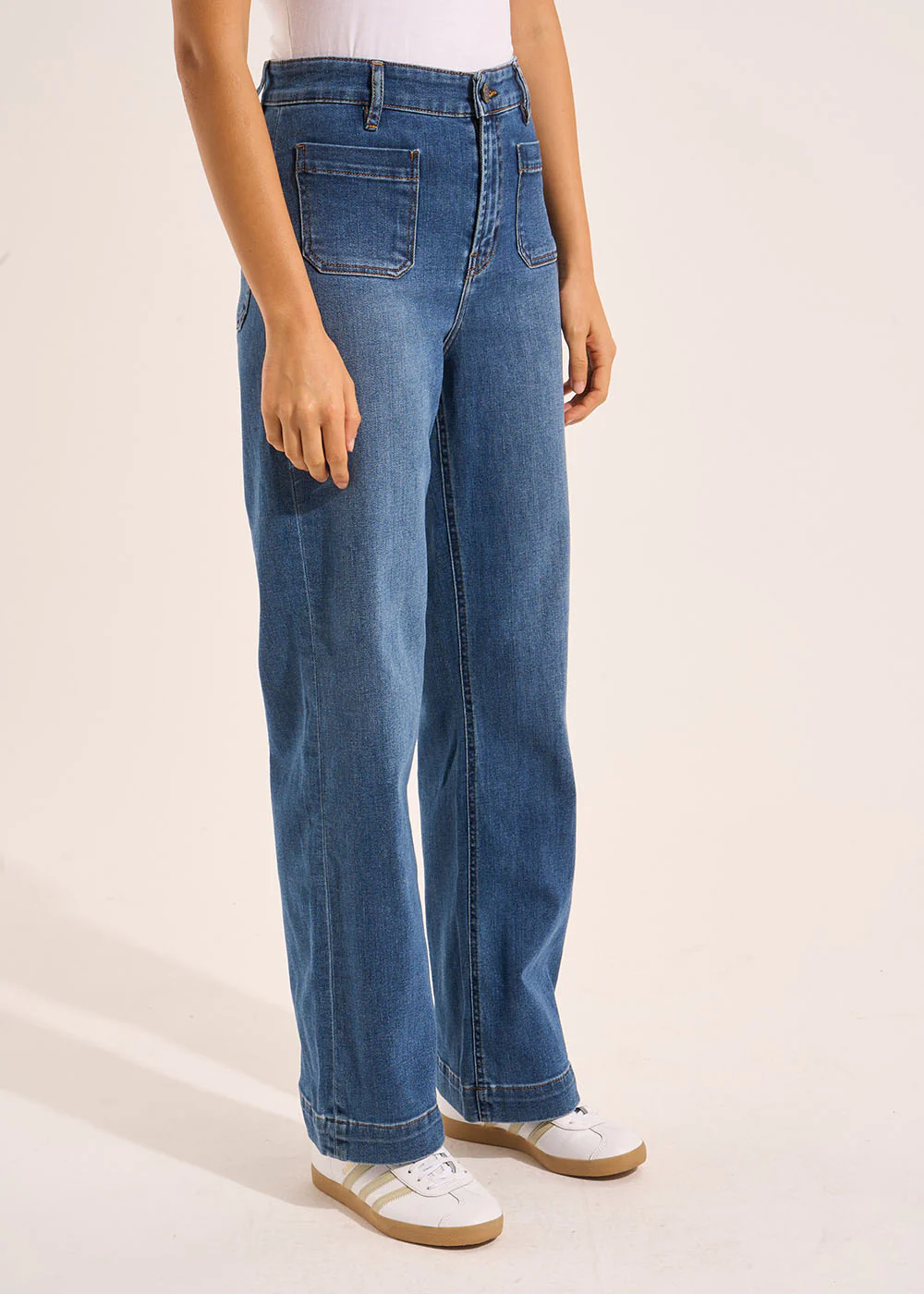 Jean à jambes larges avec revers et taille haute - Image 4