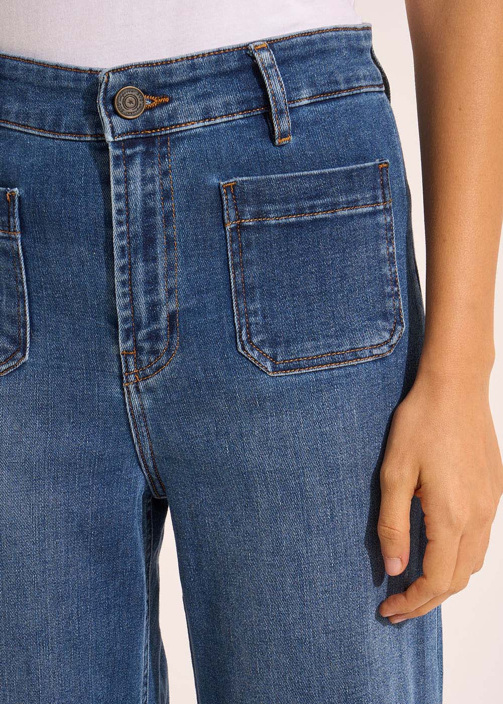 Jean à jambes larges avec revers et taille haute - Image 5