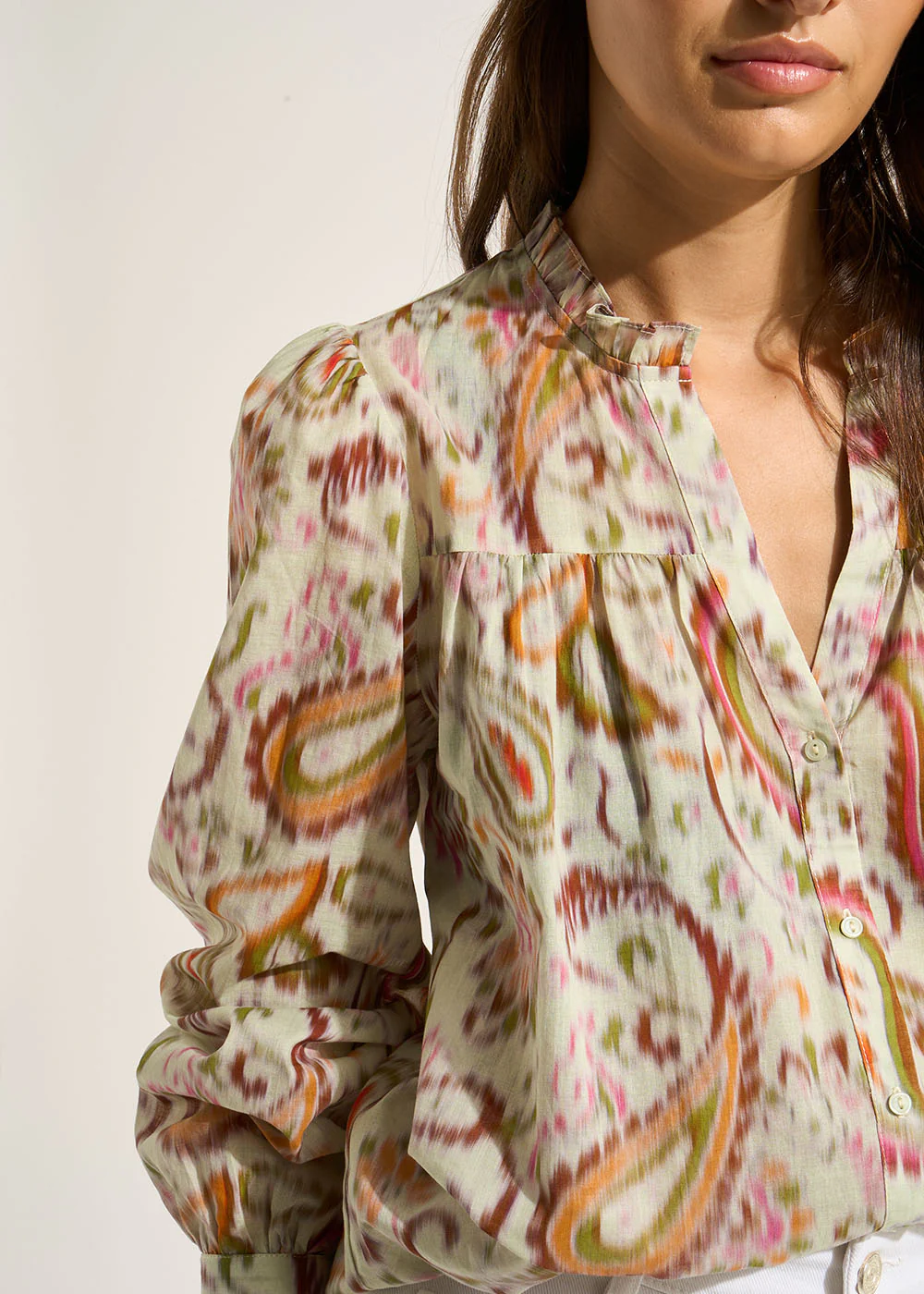 Blouse imprimée en coton et décoletté en V - Image 2