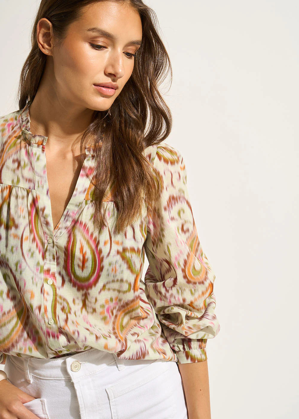 Blouse imprimée en coton et décoletté en V - Image 4