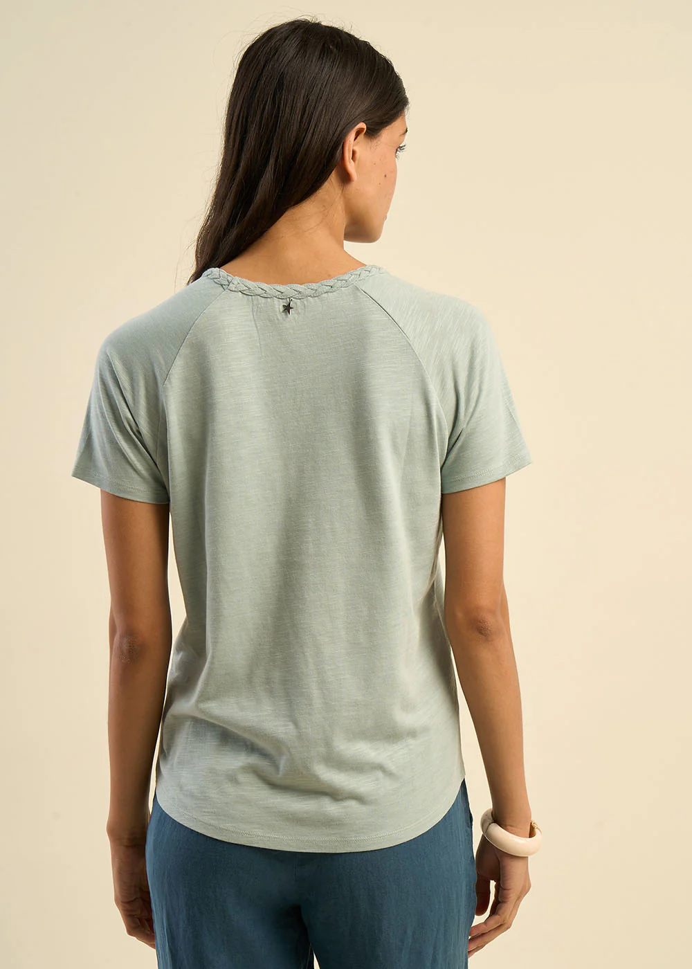T-shirt à col V orné d'une tresse - Image 3
